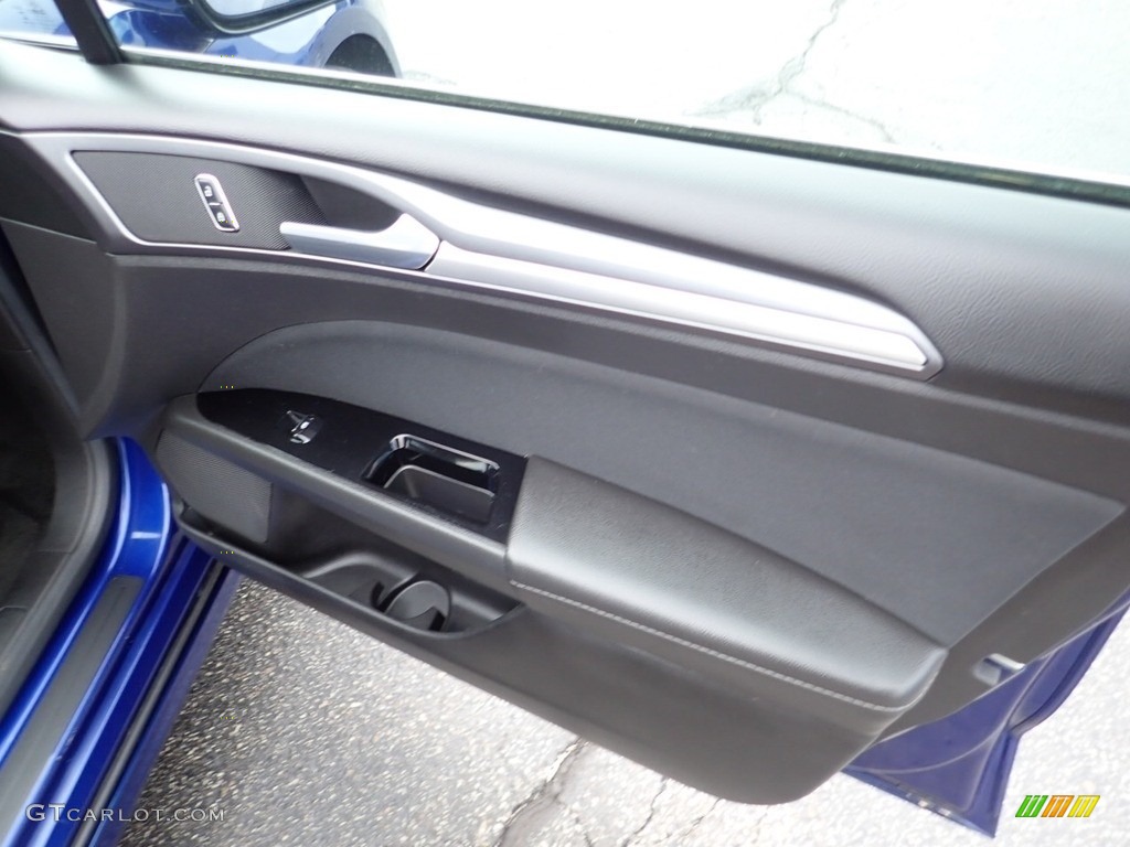 2016 Fusion SE - Deep Impact Blue Metallic / Charcoal Black photo #18