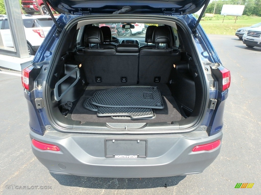 2018 Cherokee Latitude Plus 4x4 - Patriot Blue Pearl / Black photo #11