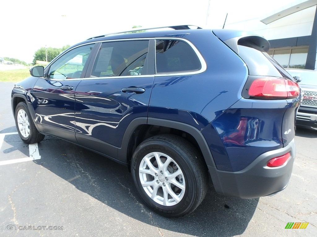 2018 Cherokee Latitude Plus 4x4 - Patriot Blue Pearl / Black photo #12