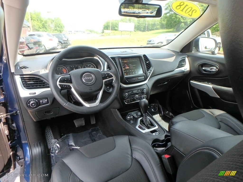 2018 Cherokee Latitude Plus 4x4 - Patriot Blue Pearl / Black photo #17