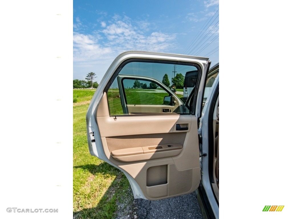 2009 Escape XLT V6 4WD - Oxford White / Camel photo #22