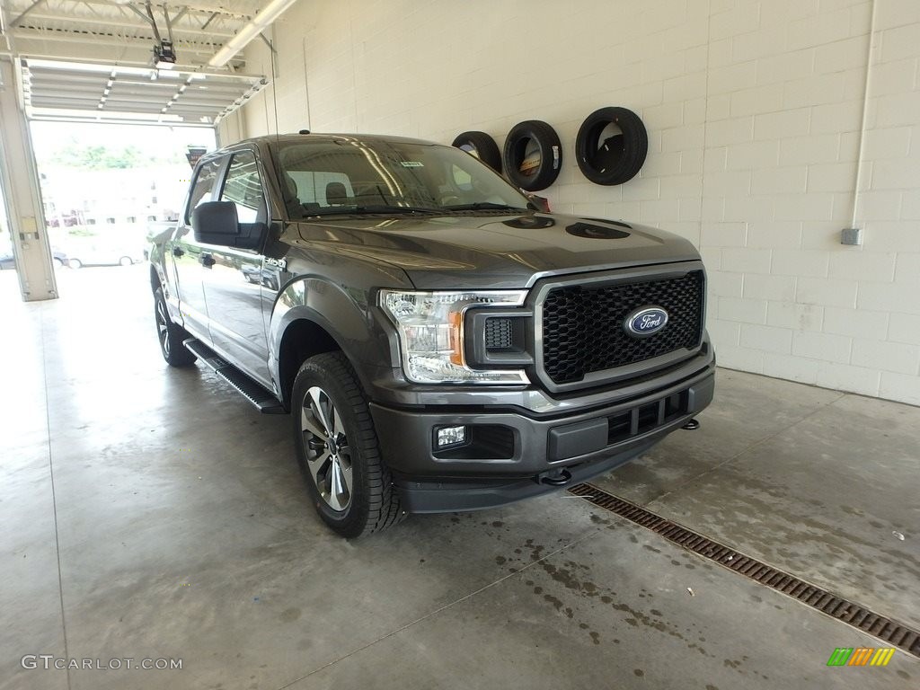 2019 F150 XL SuperCab 4x4 - Magnetic / Sport Black/Red photo #1