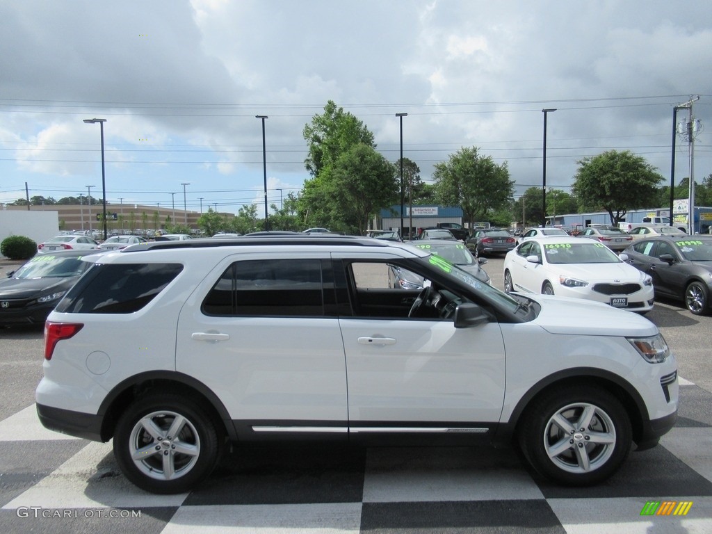 2018 Explorer XLT - Oxford White / Medium Stone photo #3