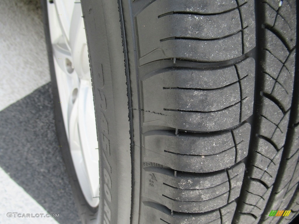 2018 Explorer XLT - Oxford White / Medium Stone photo #8