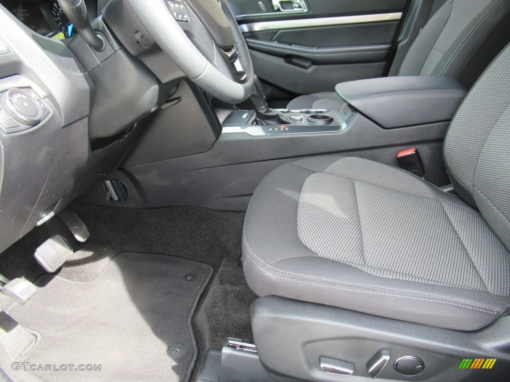 2018 Explorer XLT - Oxford White / Medium Stone photo #10