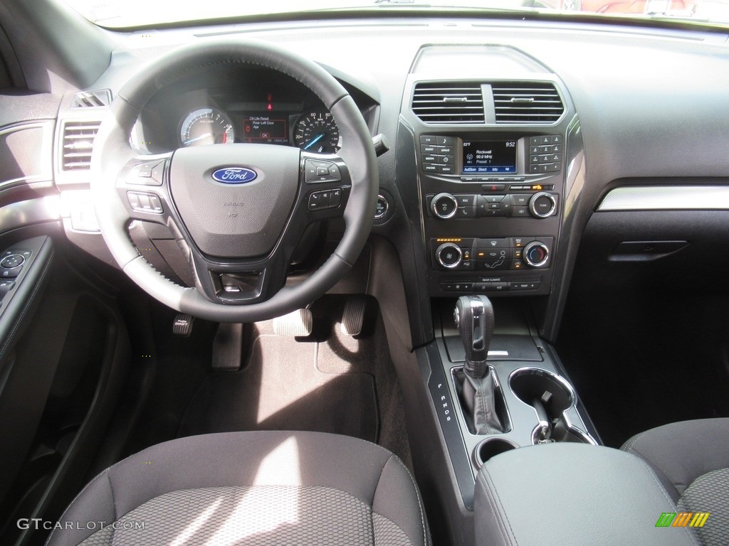 2018 Explorer XLT - Oxford White / Medium Stone photo #14