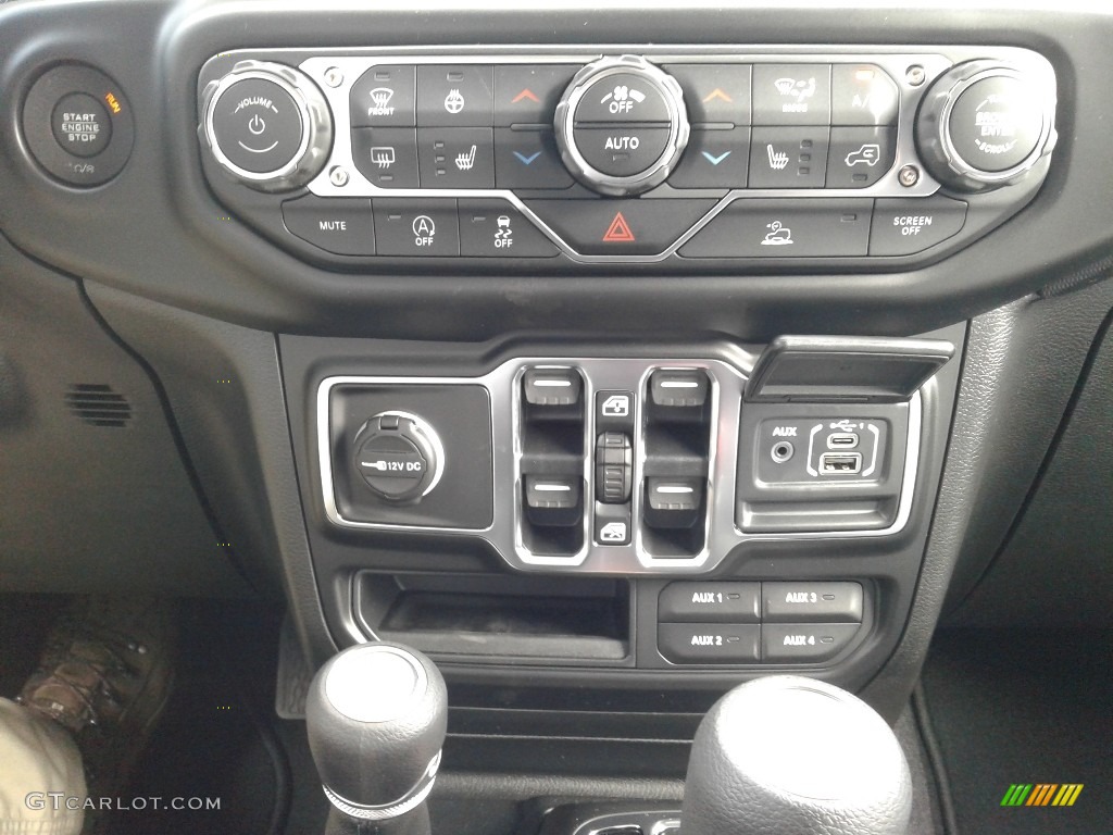 2020 Jeep Gladiator Sport 4x4 Controls Photo #133778667