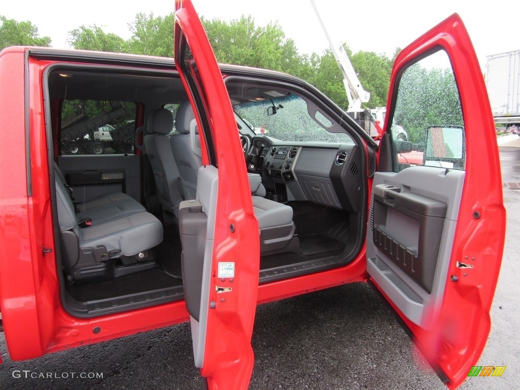 2016 F250 Super Duty XLT Crew Cab - Race Red / Steel photo #31