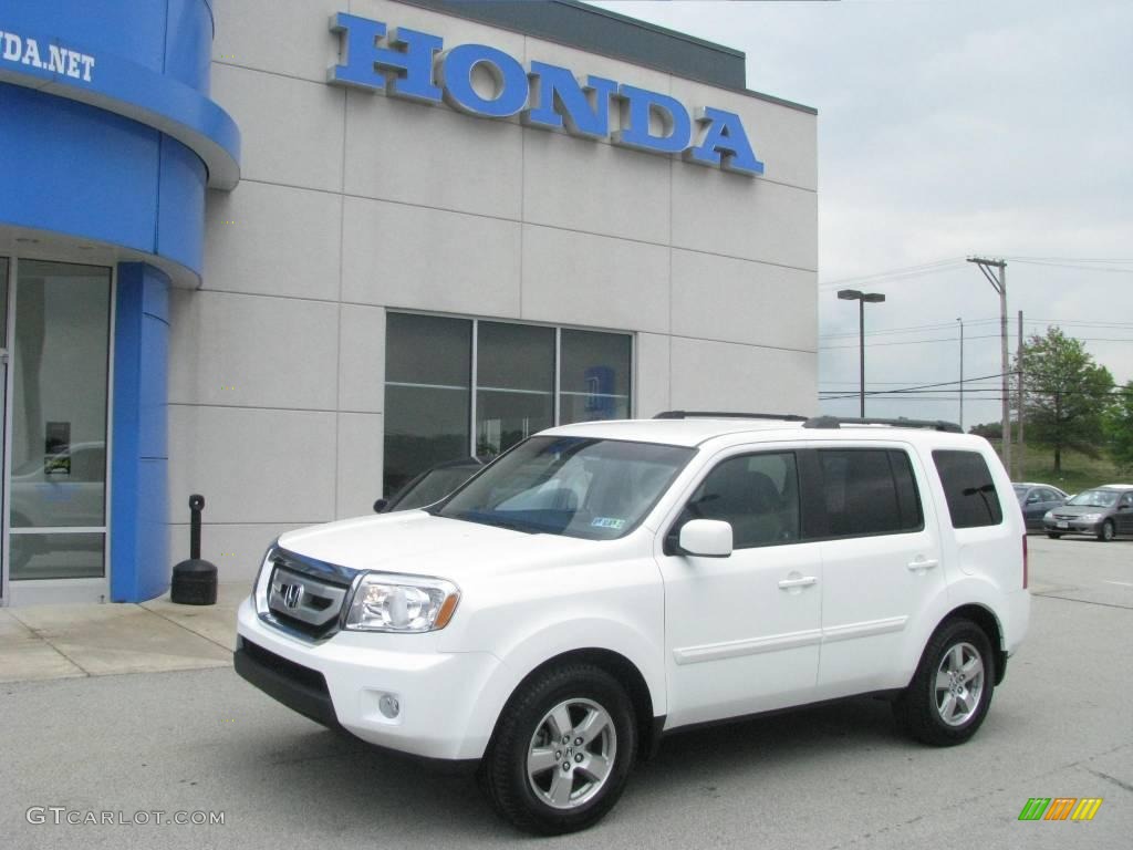 Taffeta White Honda Pilot