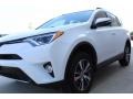 Super White - RAV4 XLE Photo No. 4