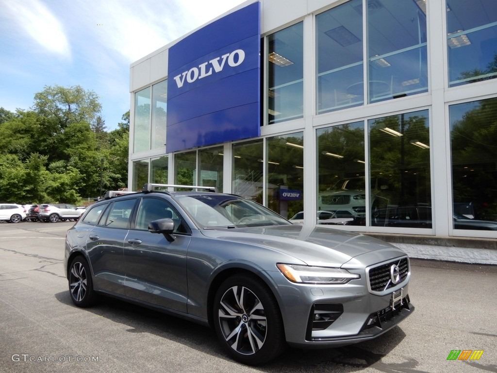 2019 Volvo V60 T6 AWD R-Design Exterior Photos