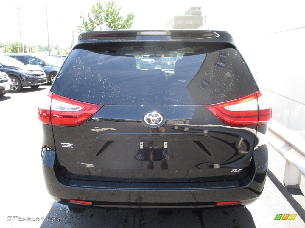 2017 Sienna XLE - Midnight Black Metallic / Dark Bisque photo #4