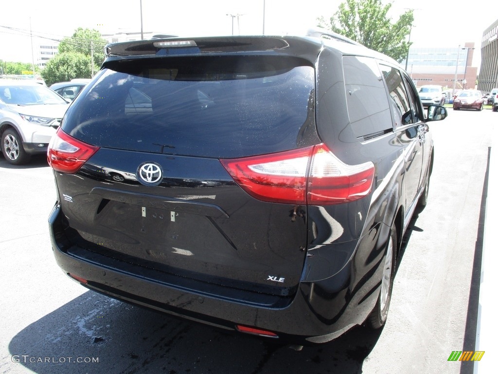 2017 Sienna XLE - Midnight Black Metallic / Dark Bisque photo #5