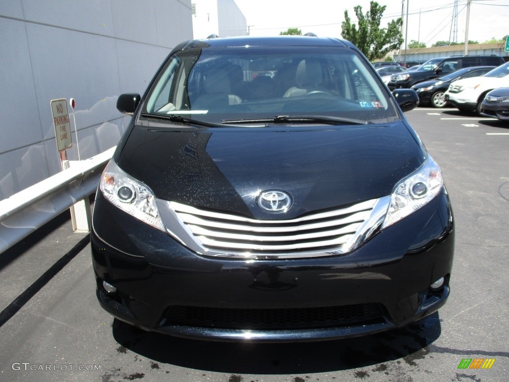 2017 Sienna XLE - Midnight Black Metallic / Dark Bisque photo #8