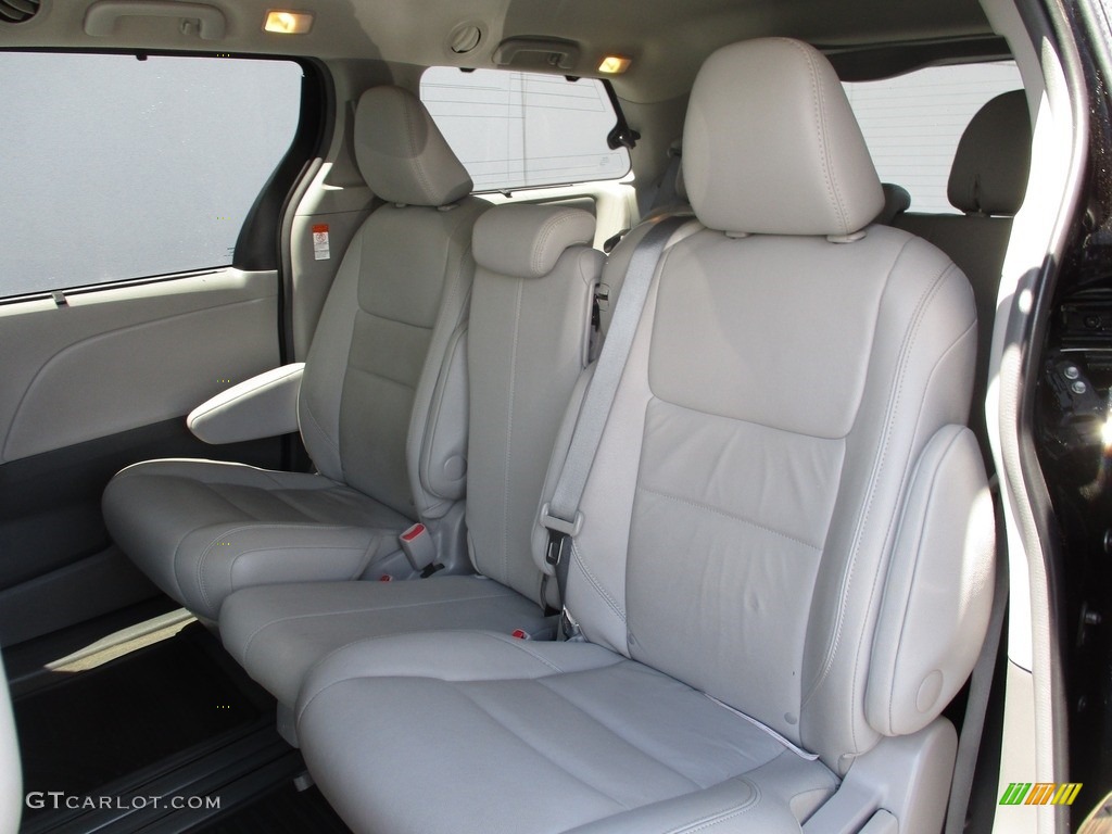 2017 Sienna XLE - Midnight Black Metallic / Dark Bisque photo #13