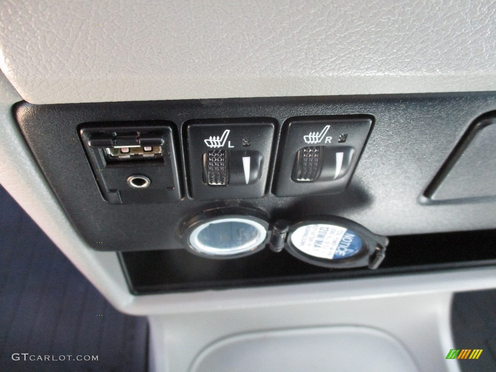 2017 Sienna XLE - Midnight Black Metallic / Dark Bisque photo #18