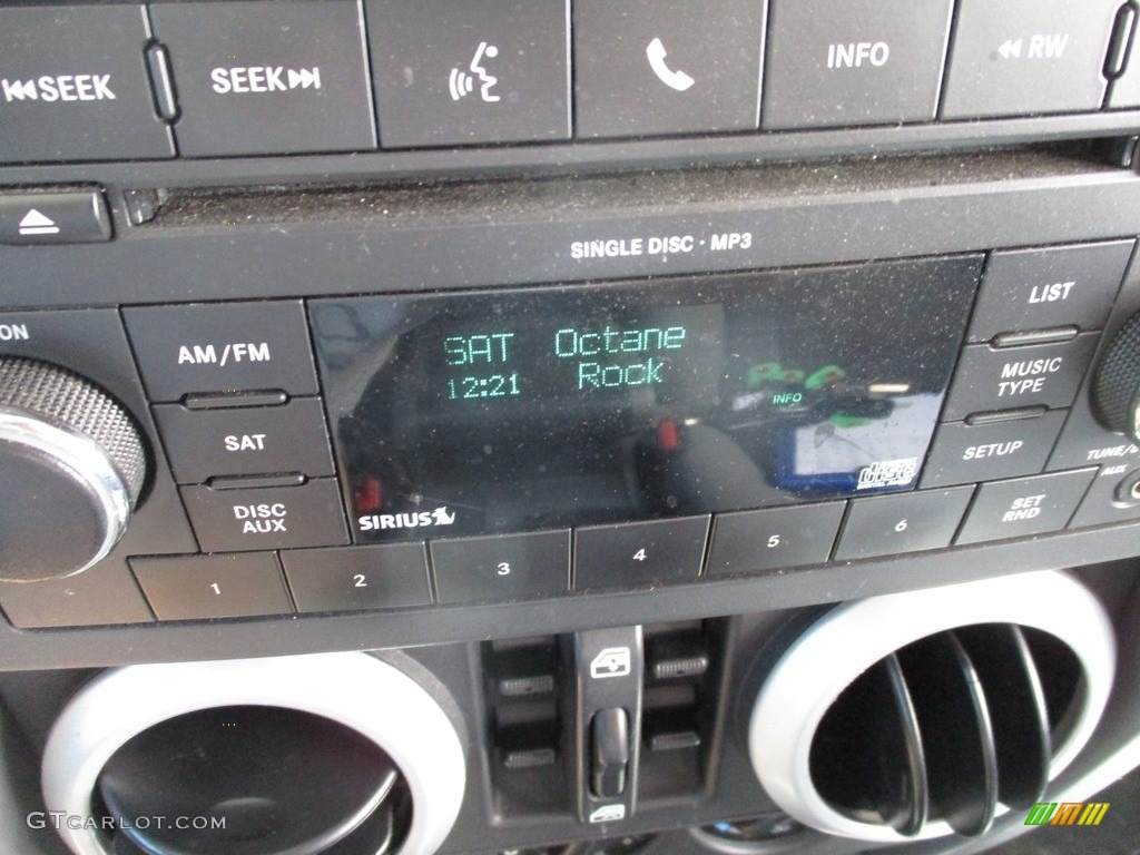 2010 Wrangler Unlimited Sahara 4x4 - Stone White / Dark Slate Gray/Medium Slate Gray photo #16