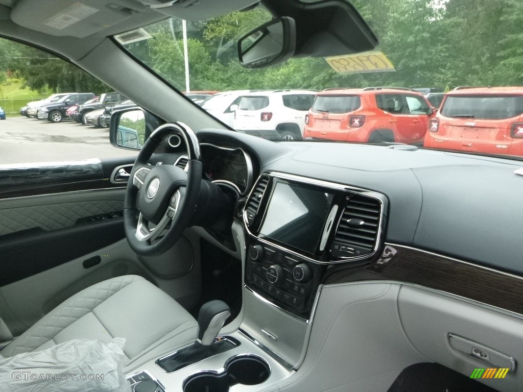 2019 Jeep Grand Cherokee Summit 4x4 Indigo/Ski Gray Dashboard Photo #133829118
