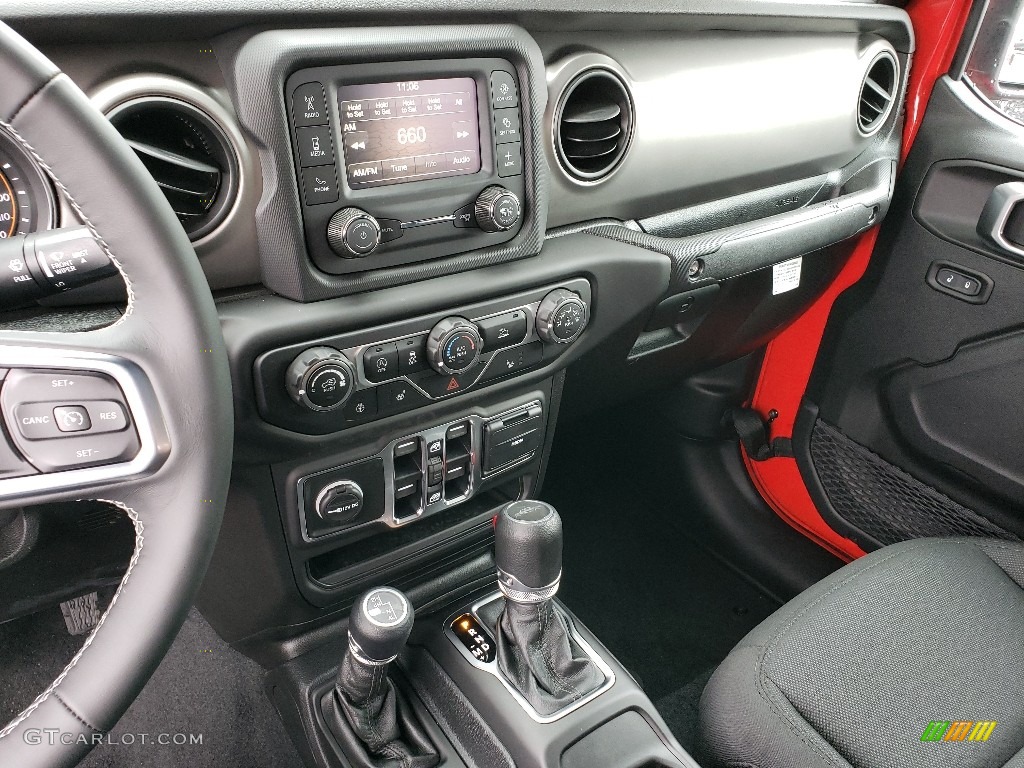 2020 Jeep Gladiator Sport 4x4 Controls Photo #133829778