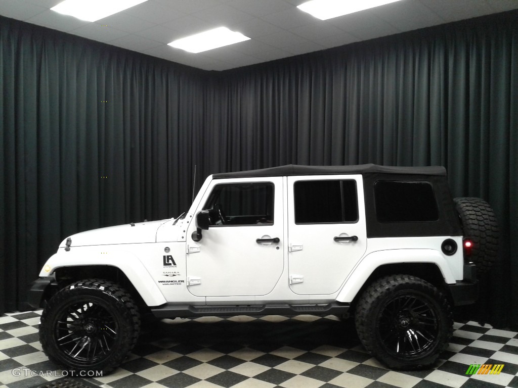 2017 Wrangler Unlimited Sahara 4x4 - Bright White / Black/Dark Saddle photo #1