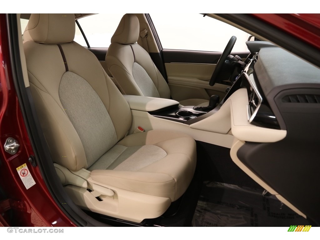 2018 Camry LE - Ruby Flare Pearl / Macadamia photo #21