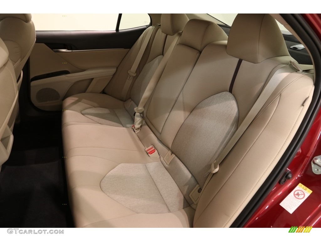 2018 Camry LE - Ruby Flare Pearl / Macadamia photo #23