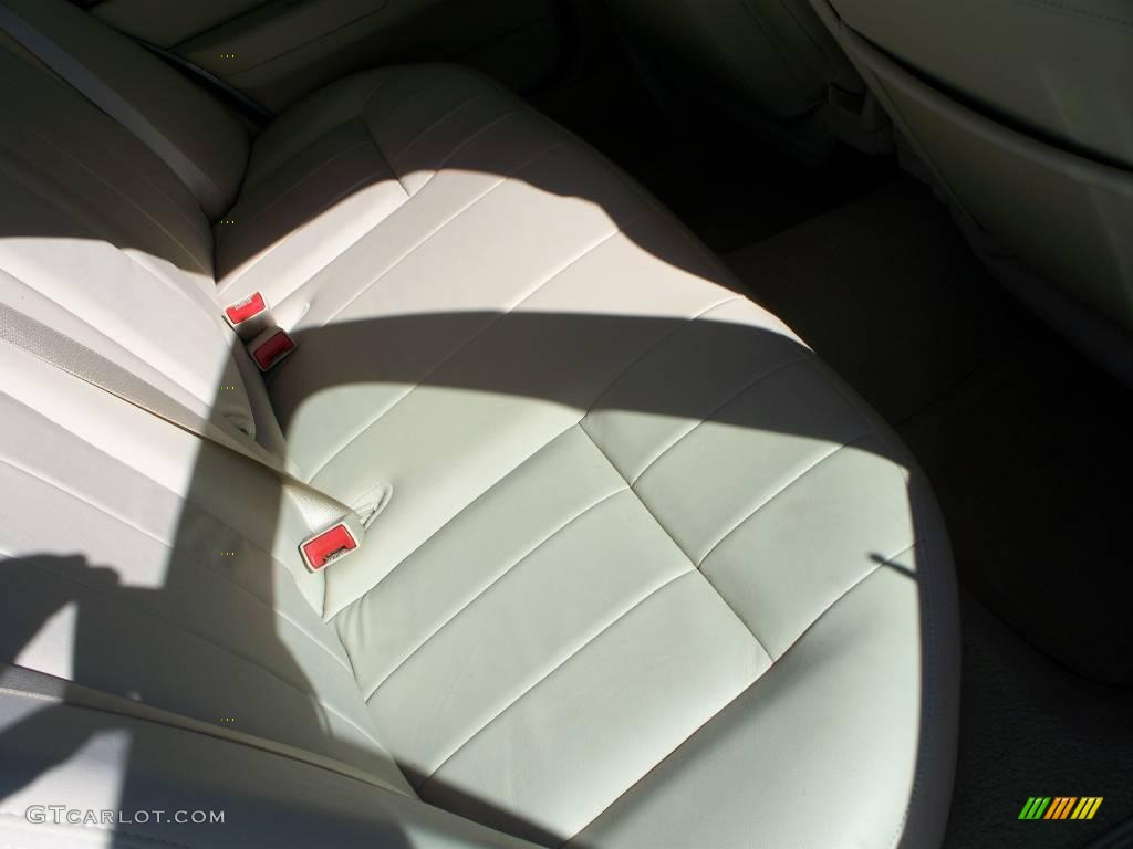 2006 Grand Marquis LS - Vibrant White / Light Camel photo #13