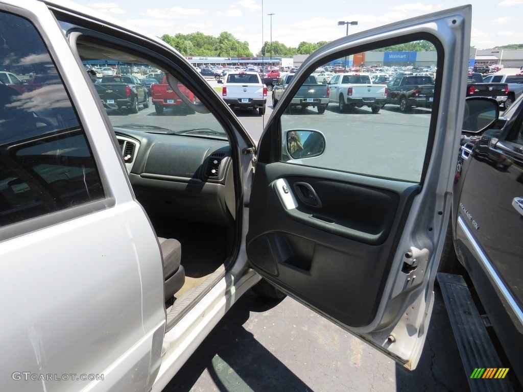 2005 Tribute s - Platinum Metallic / Dark Flint Gray photo #30