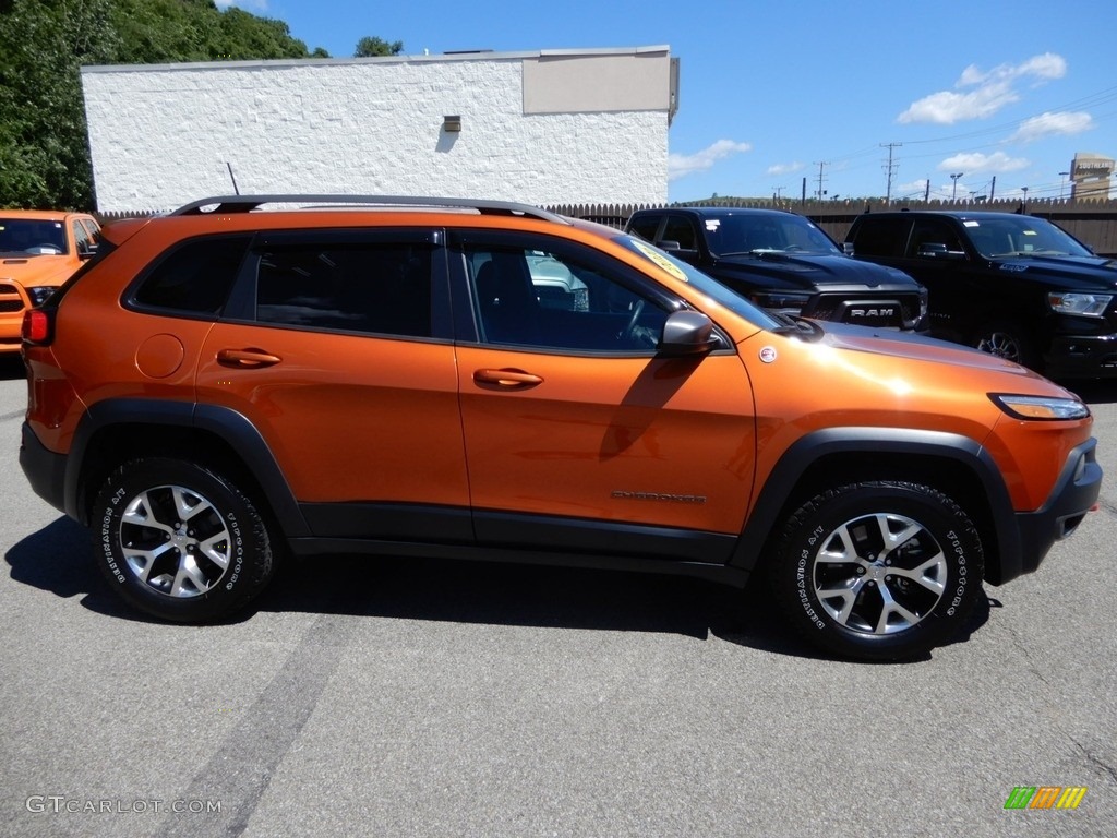 2016 Cherokee Trailhawk 4x4 - Mango Tango Pearl / Black photo #7