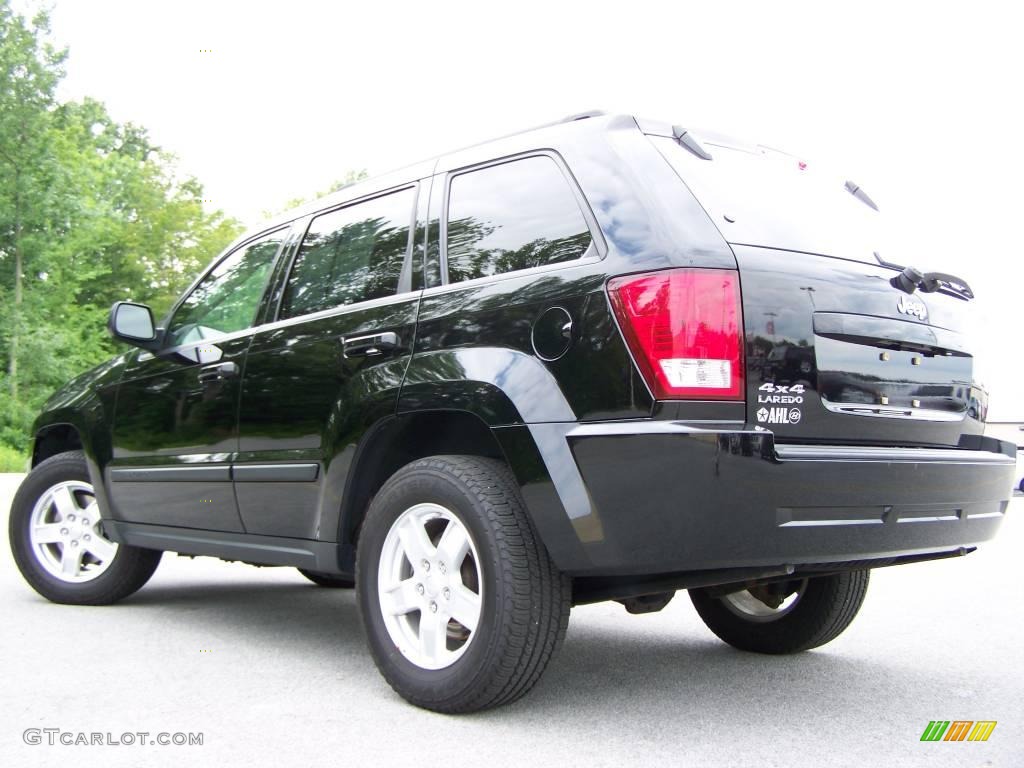 2007 Grand Cherokee Laredo 4x4 - Black / Medium Slate Gray photo #4