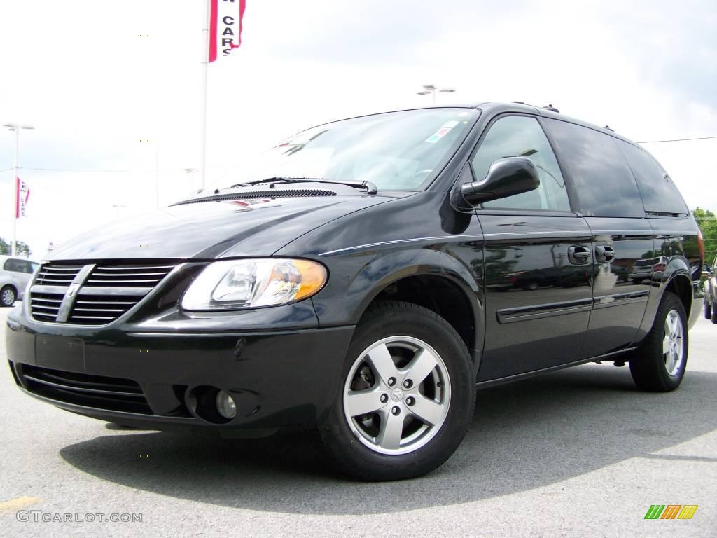 2005 Grand Caravan SXT - Brilliant Black Crystal Pearl / Medium Slate Gray photo #3