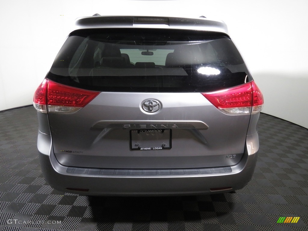 2012 Sienna XLE - Silver Sky Metallic / Light Gray photo #12