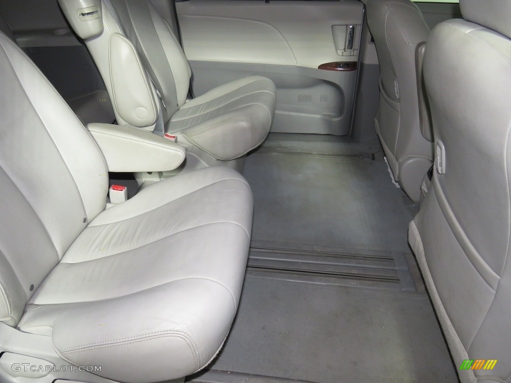 2012 Sienna XLE - Silver Sky Metallic / Light Gray photo #30