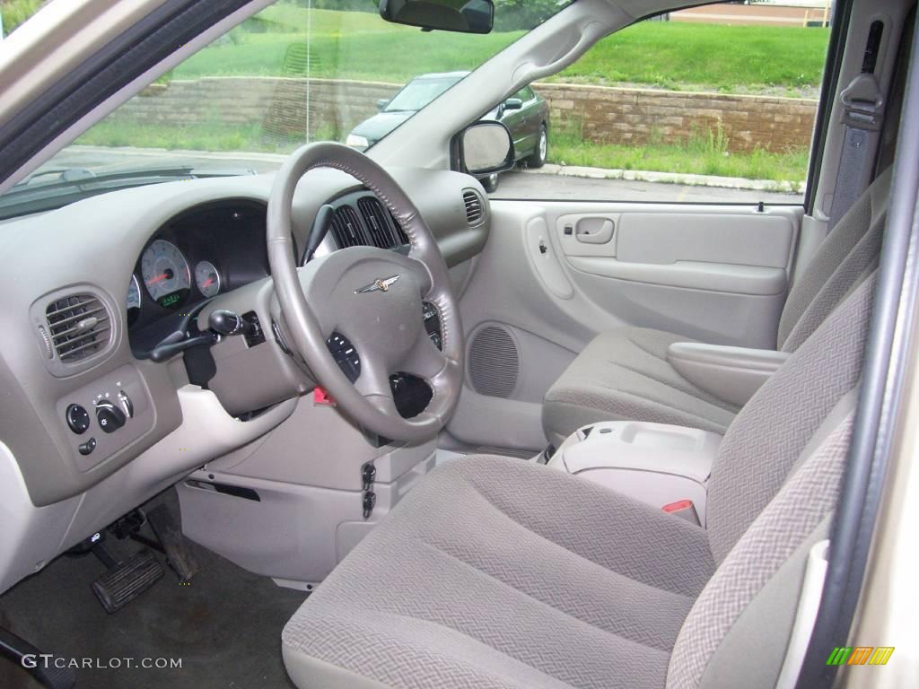 2007 Town & Country Touring - Linen Gold Metallic / Dark Khaki/Light Graystone photo #2