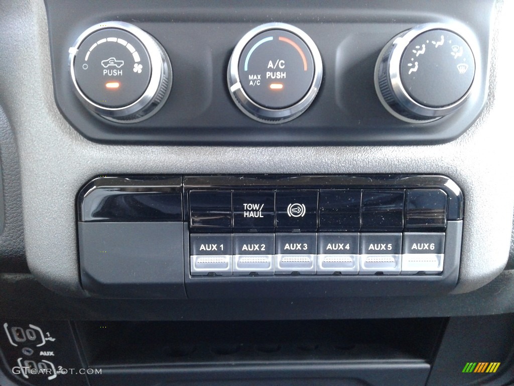 2019 Ram 5500 Tradesman Regular Cab Chassis Controls Photo #133889052