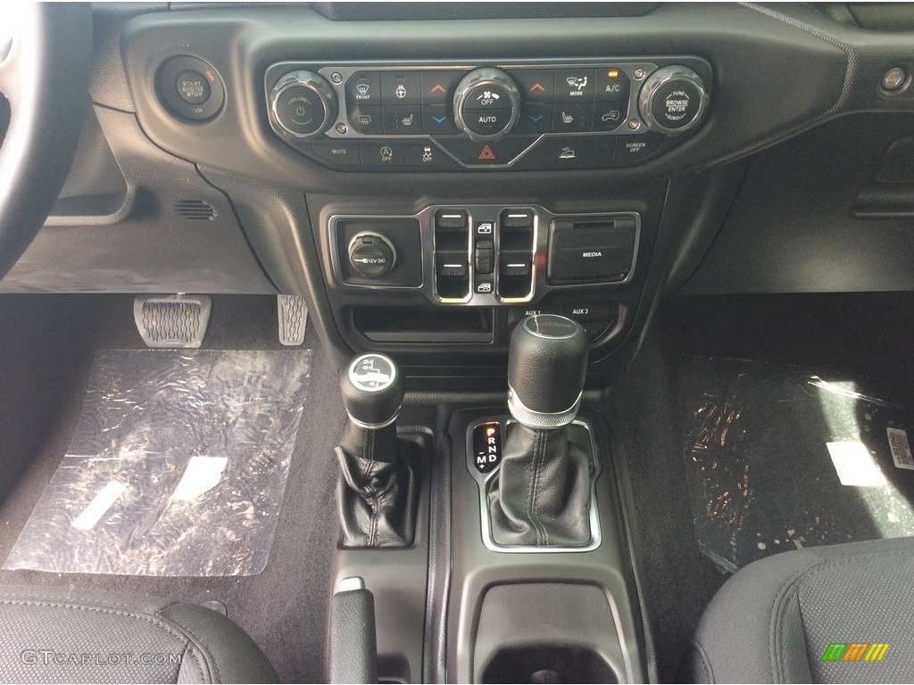 2020 Jeep Gladiator Sport 4x4 Controls Photo #133889553