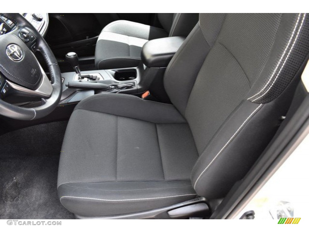 2018 RAV4 XLE AWD - Super White / Black photo #10