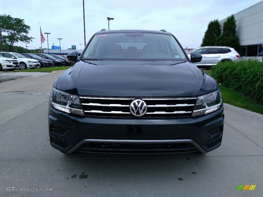 2019 Tiguan SE 4MOTION - Dark Moss Green Metallic / Storm Gray photo #2