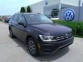 Deep Black Pearl - Tiguan SE 4MOTION Photo No. 1