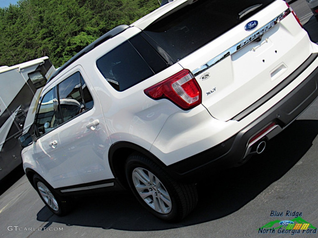 2018 Explorer XLT - Oxford White / Ebony Black photo #33