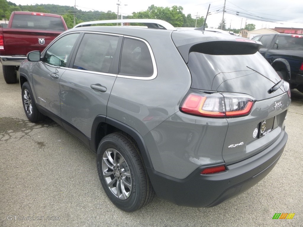 2019 Cherokee Latitude Plus 4x4 - Sting-Gray / Black photo #3