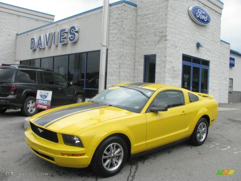 2005 Mustang V6 Premium Coupe - Screaming Yellow / Dark Charcoal photo #1