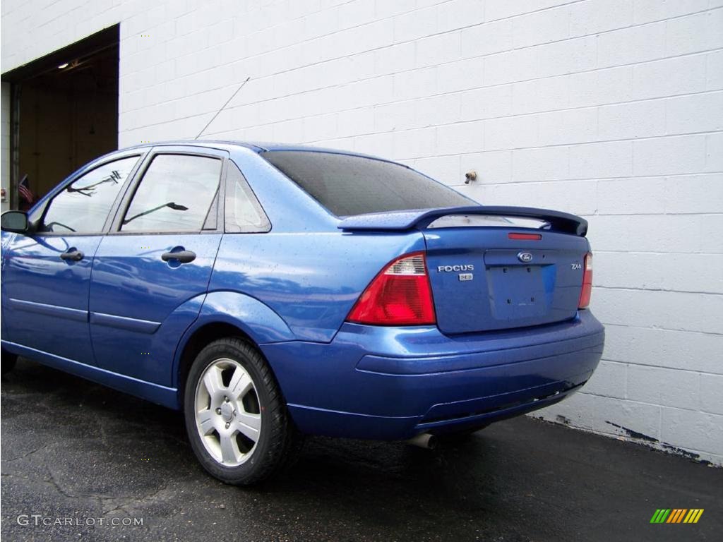 2005 Focus ZX4 SES Sedan - French Blue Metallic / Dark Flint/Light Flint photo #6