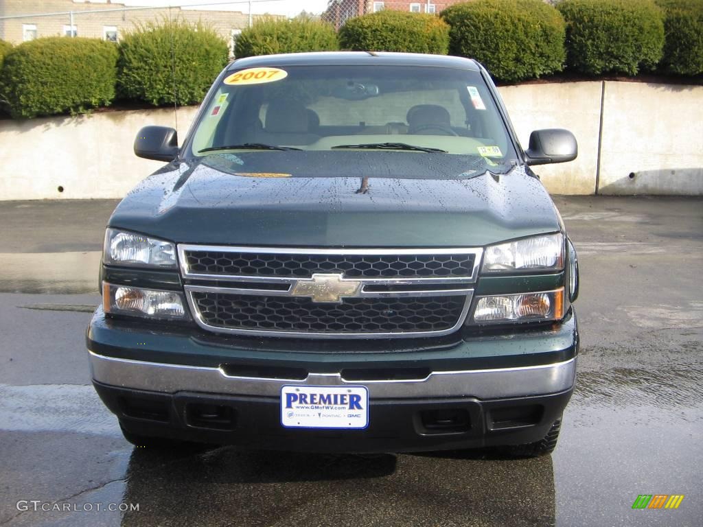 2007 Silverado 1500 Classic Z71 Extended Cab 4x4 - Dark Green Metallic / Light Cashmere photo #1