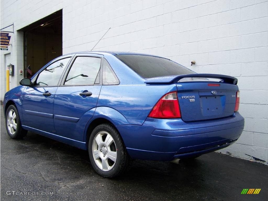 2005 Focus ZX4 SES Sedan - French Blue Metallic / Dark Flint/Light Flint photo #10