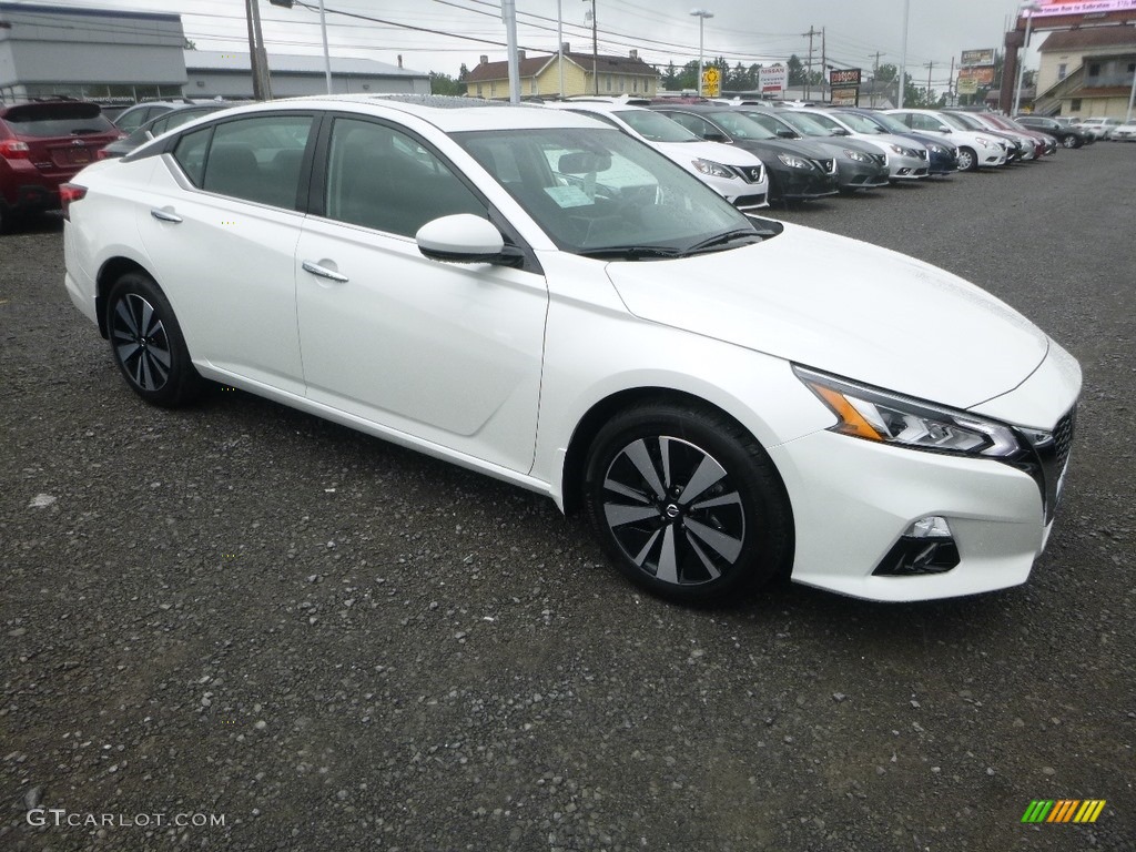 2019 Altima SV AWD - Pearl White / Charcoal photo #1