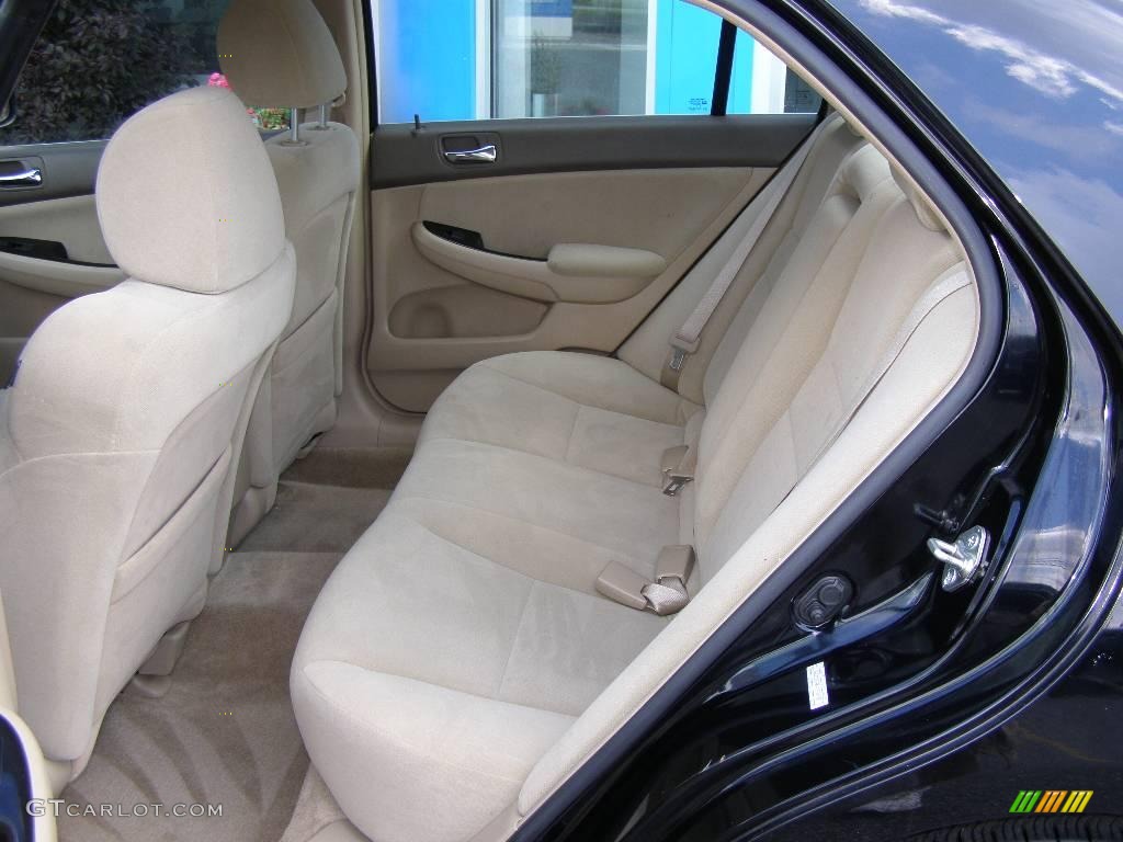 2006 Accord SE Sedan - Nighthawk Black Pearl / Ivory photo #6