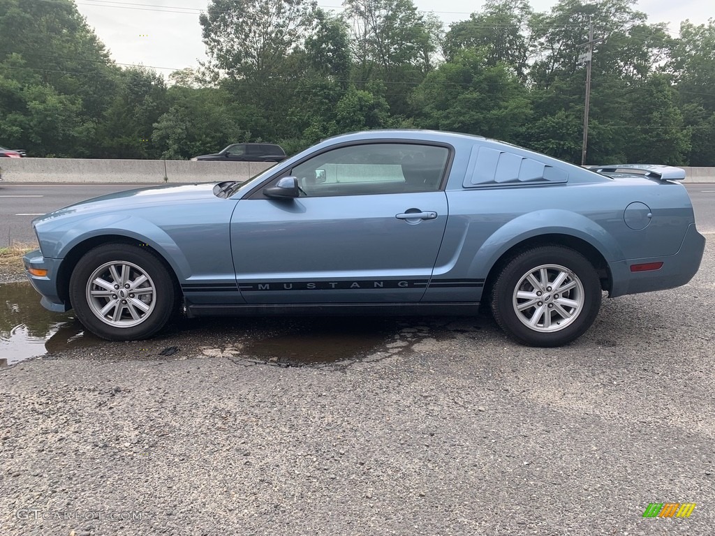 2005 Mustang V6 Deluxe Coupe - Windveil Blue Metallic / Dark Charcoal photo #5