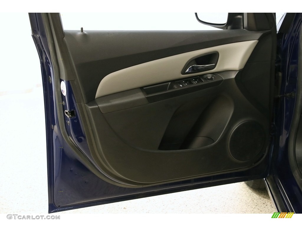 2013 Cruze LS - Blue Topaz Metallic / Jet Black/Medium Titanium photo #4