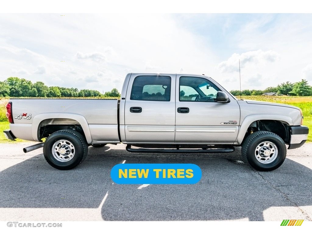 2004 Silverado 2500HD LT Crew Cab 4x4 - Sandstone Metallic / Tan photo #2